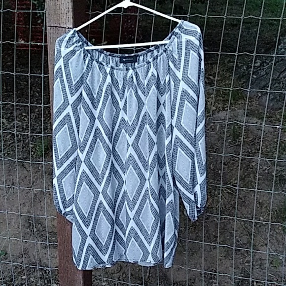 Very Chic Blouse - Picture 2 of 2